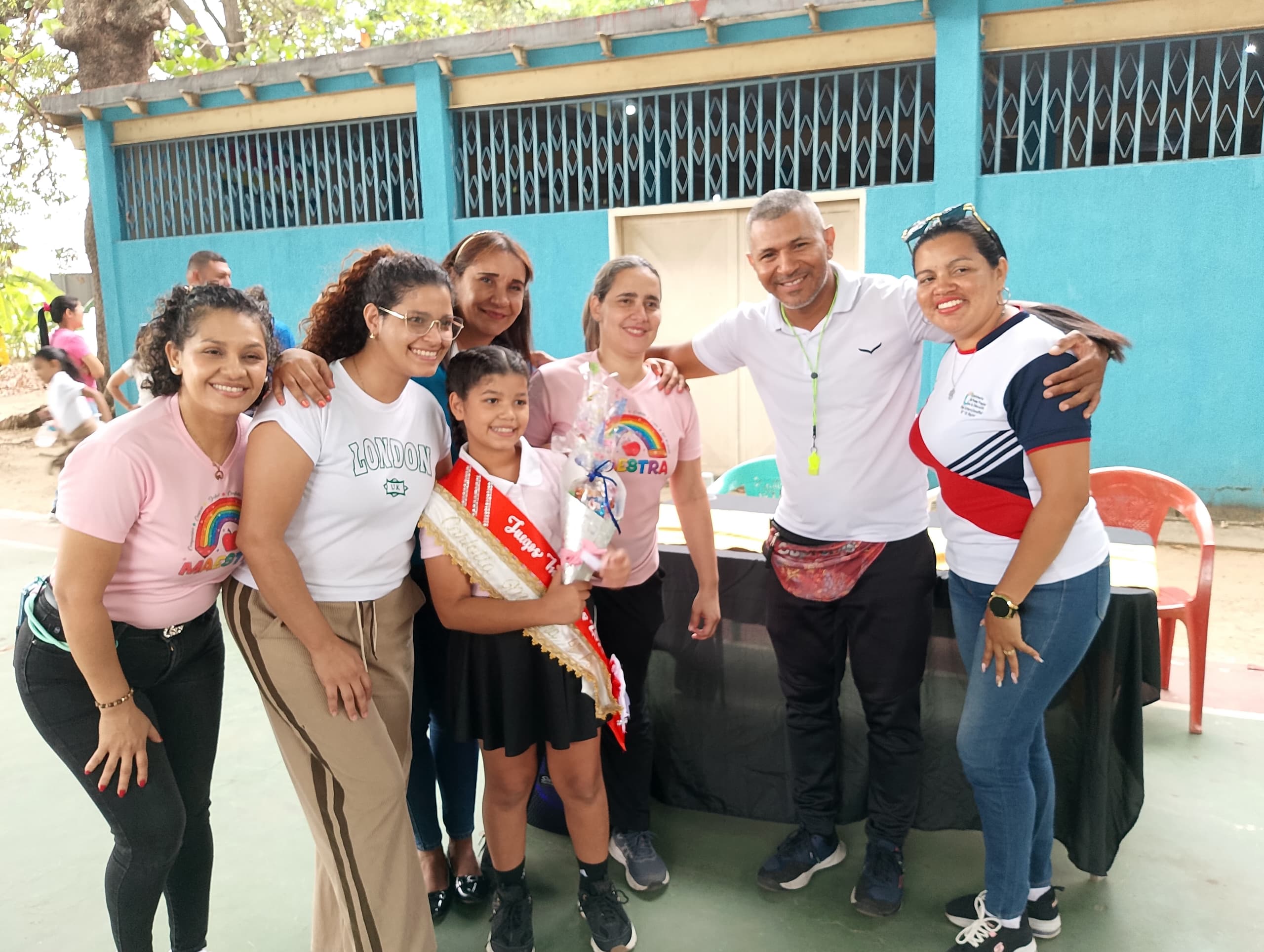 Carlota Casanova electa reina de losJuegos Inter-cursos de la E.B Juan Escalona