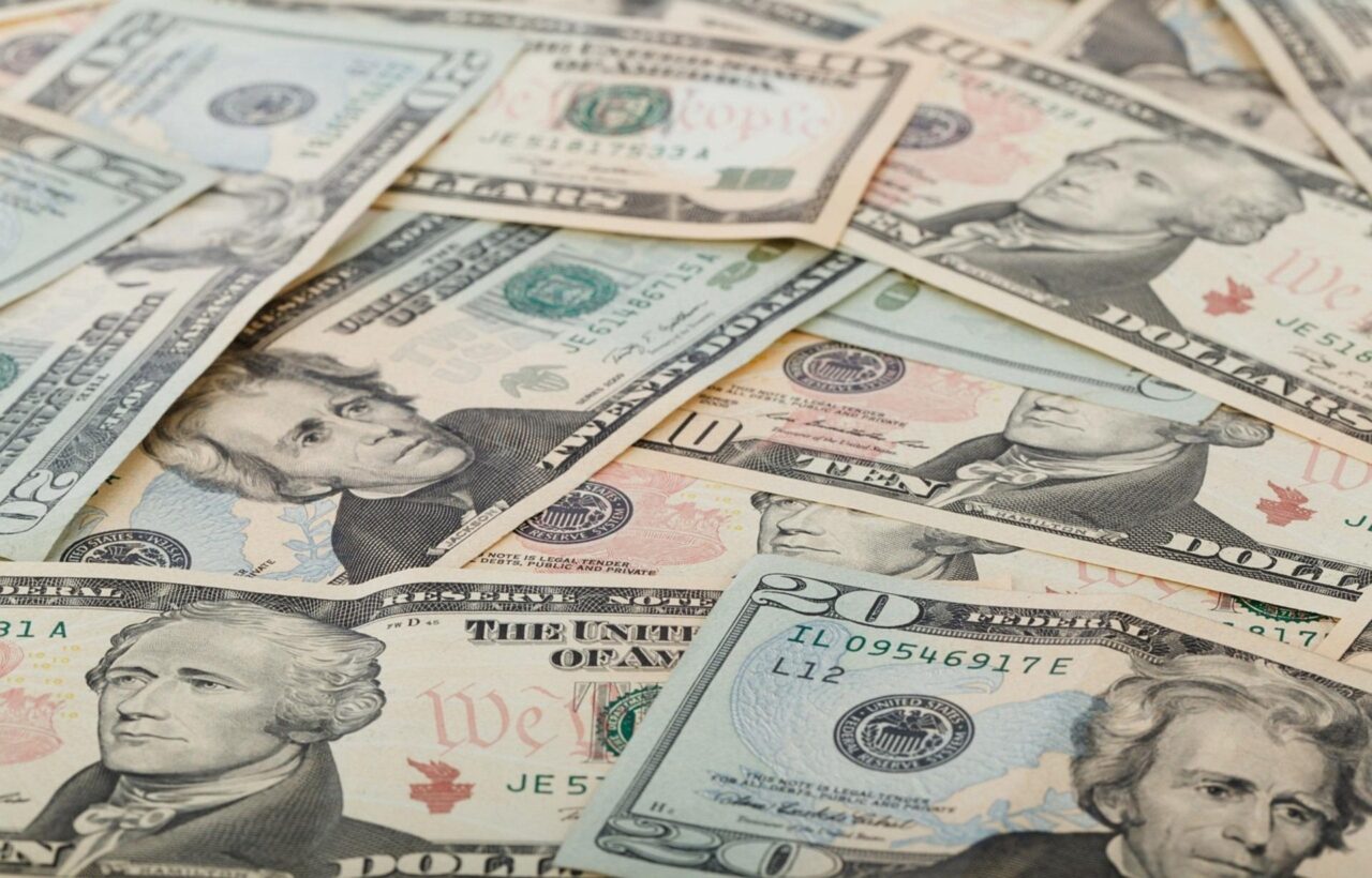 El dólar oficial rompe la barrerade los 400 bolívares en Venezuela