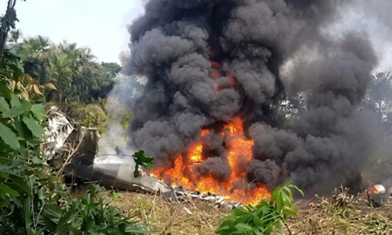 Confirman al menos ocho muertos y 83 heridos en accidente de avión militar en Colombia