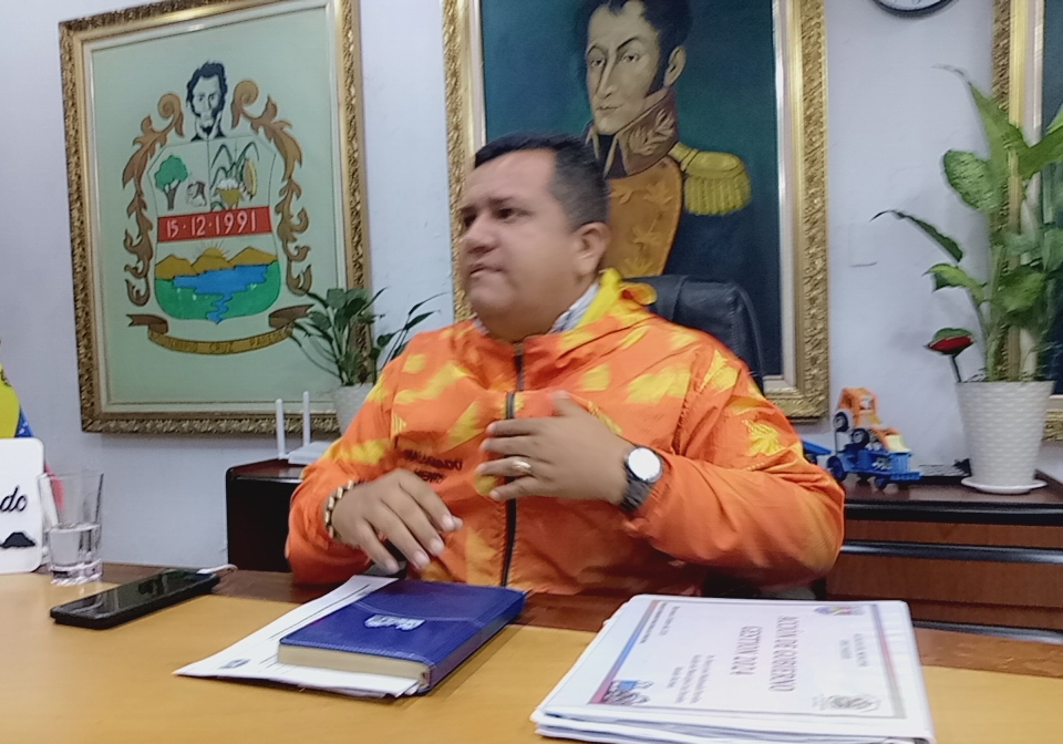 Alcalde Henry Maldonado ParedesRecaudos tributarios se inviertenen servicios públicos de Cruz Paredes