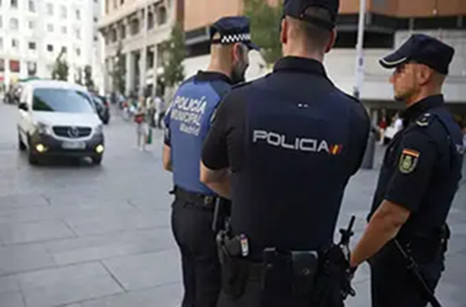 Detienen a venezolana en España por ahogar a su hija en el mar