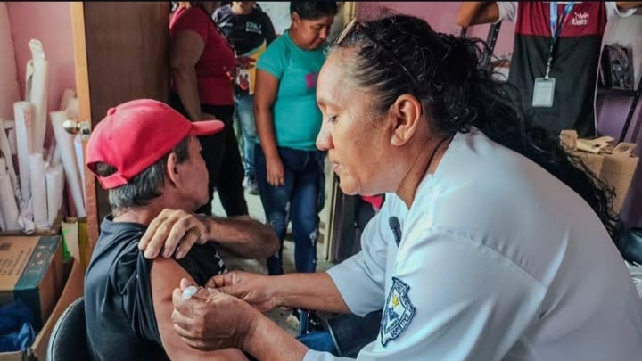 Equipo multidisciplinario de salud se desplegóen varios sectores de Rojas para reforzar atención