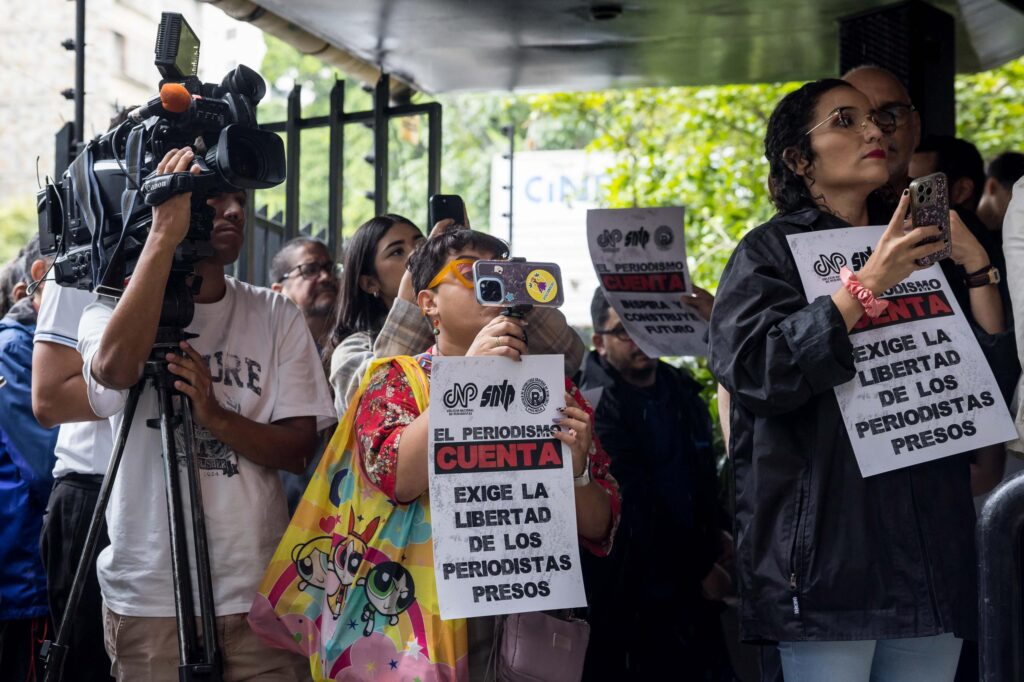 Y desacato a la Ley de AmnistíaSNTP denuncia a 20 periodistas que permanecensin libertad plena por obstrucción judicial