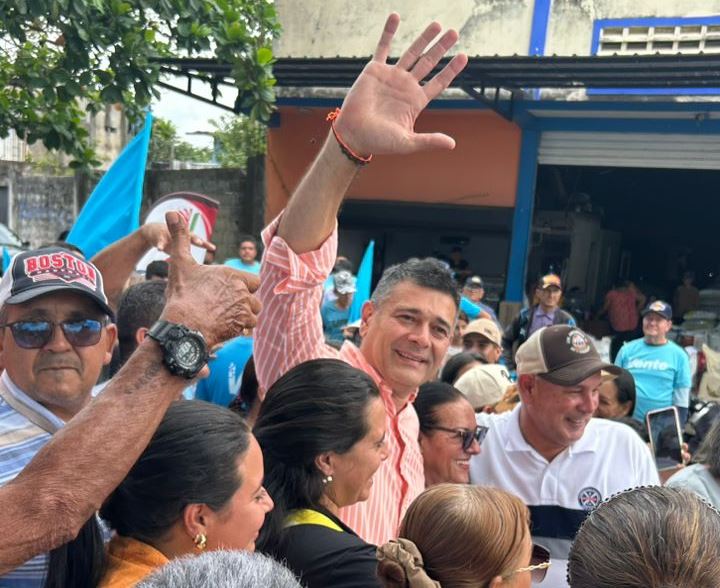 Freddy Superlano:                                                                 Las candidaturas no deben ser                             tema de debate en el país