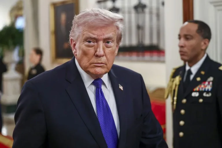 Trump dice que ejecutó uno de los bombardeos «más poderosos» contra isla petrolera iraní
