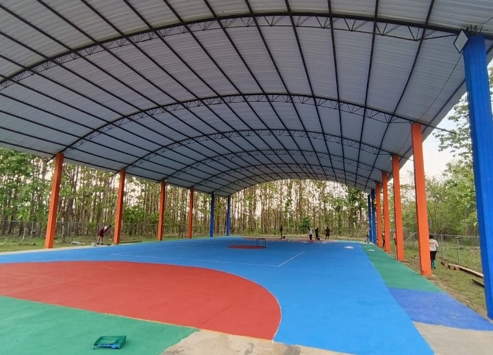 Autoridades municipales de Sucre inauguraron cancha deportiva en Costa de Cochabamba