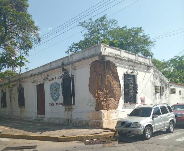Y sede del Núcleo PolicialAlgunas viviendas del Casco Históricode Barinas en abandono y deterioro