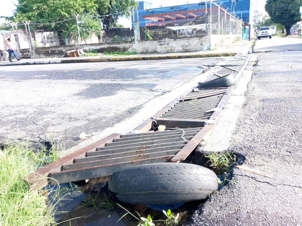 Por sus condicionesAlcantarilla entre la Mérida y Sucreuna amenaza para conductores