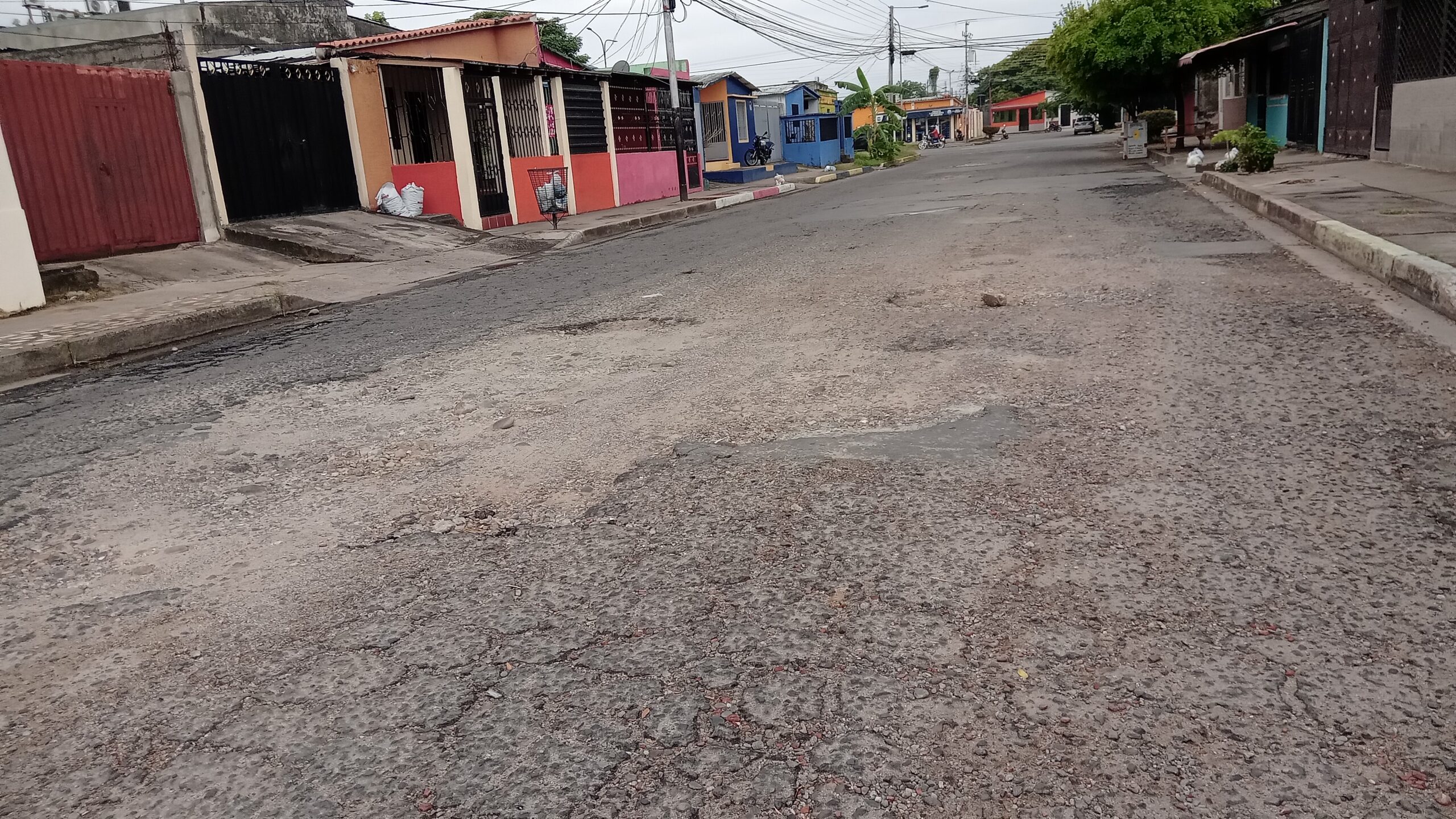 Ante condiciones de arterias vialesEn la Dominga Ortiz de Páez piden la operaciónbacheo y mejoramiento de alumbrado