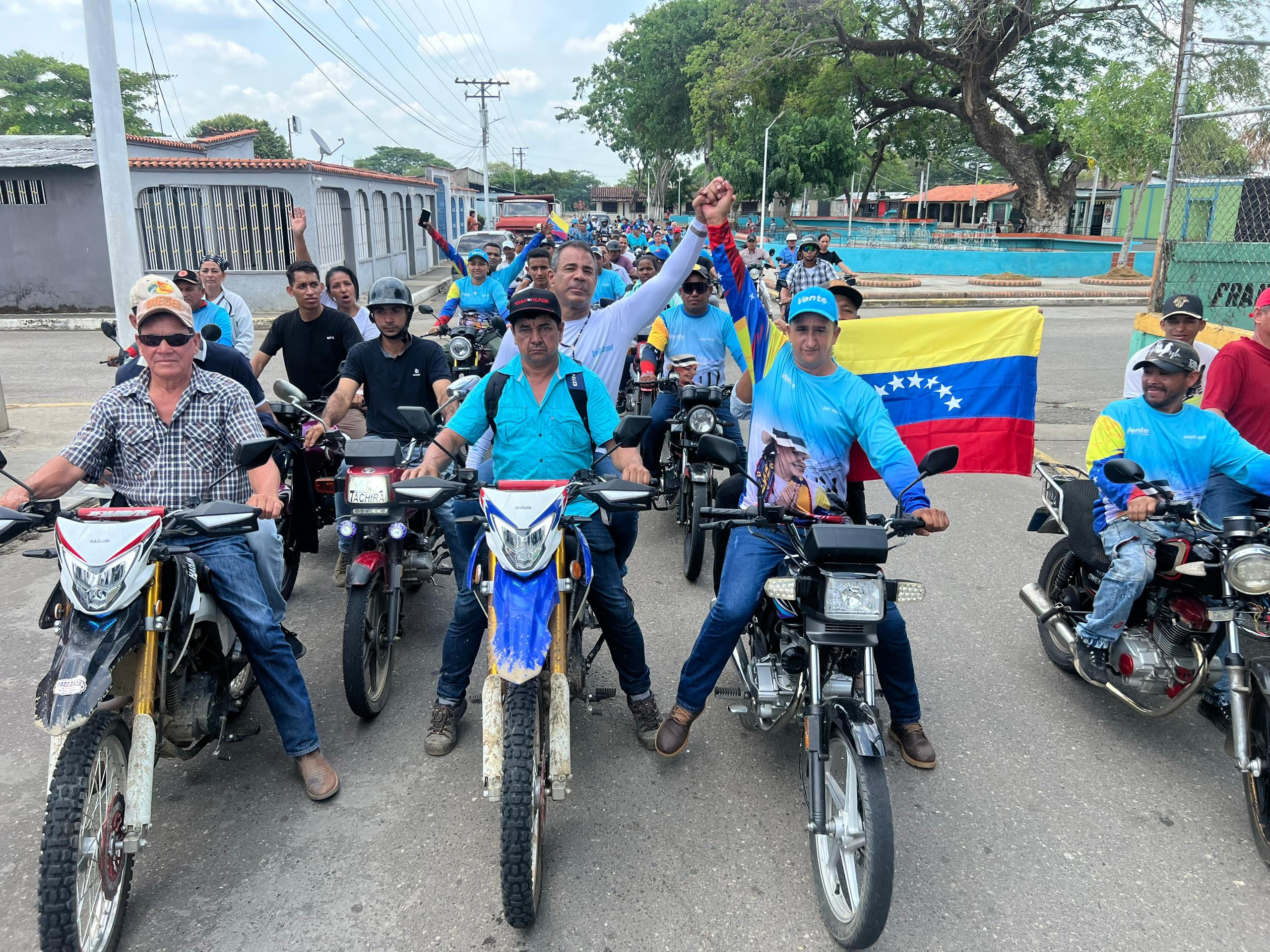 Sosa, Andrés Eloy Blanco y BolívarVente Barinas recorre más de 900 kilómetrospara consolidar estructuras en los municipios