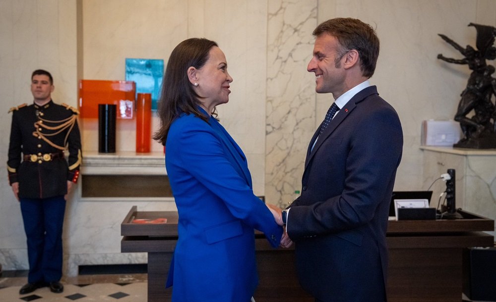 Macron habla con MCM de la “importancia”de una “transición democrática” en Venezuela