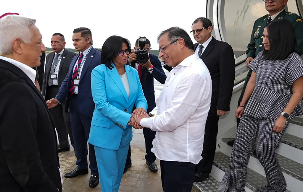 Petro anuncia visita a Delcy Rodríguez, su primer viaje a Venezuela desde la captura de Maduro
