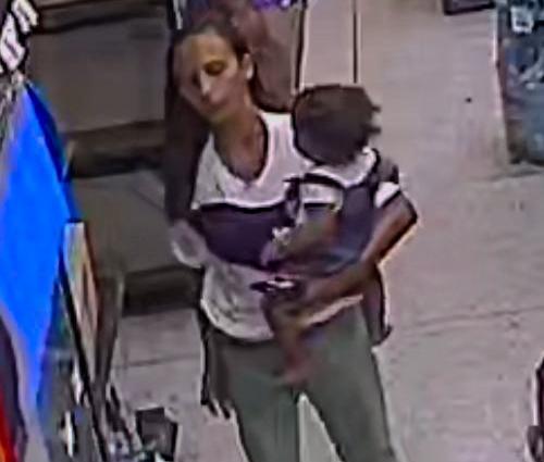 ‎En Sabaneta ‎Cámaras de seguridad captan a una (1) ciudadana hurtando comercio ‎