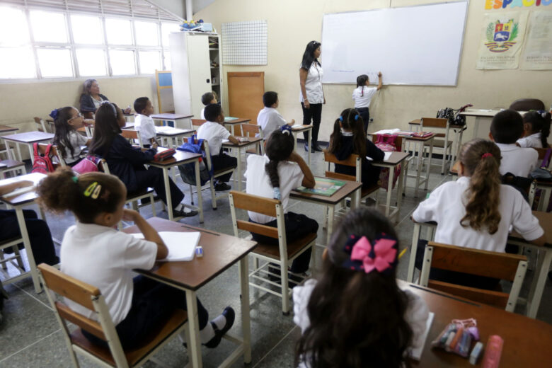 Institutos educativos privados adviertensobre necesidad de superar la depreciación cambiaria