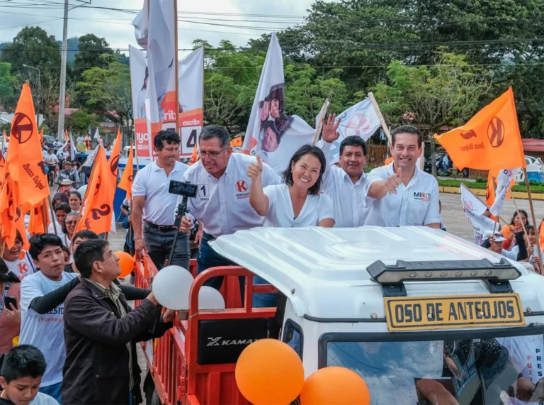 Keiko Fujimori encabeza los sondeos a boca de urna de la elección presidencial en Perú