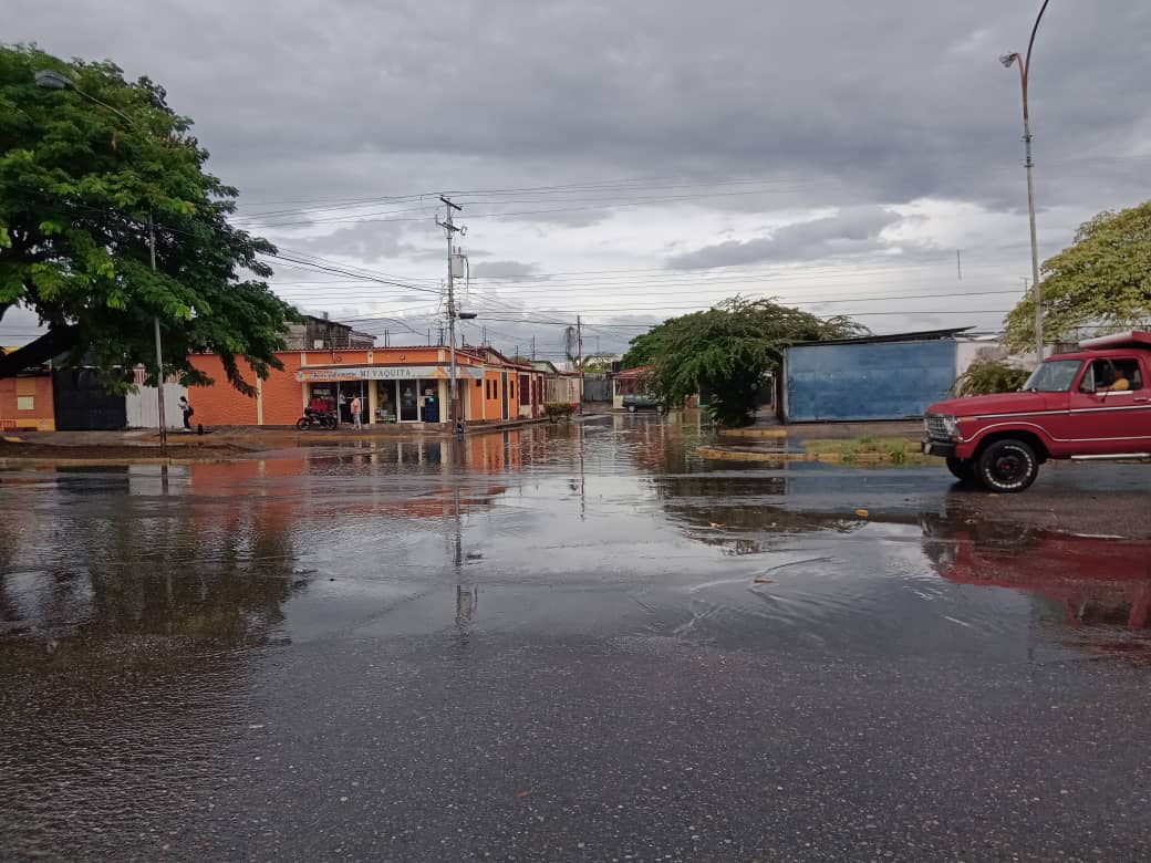 Aguaceros dejan calles y avenidasinundadas en Barinas