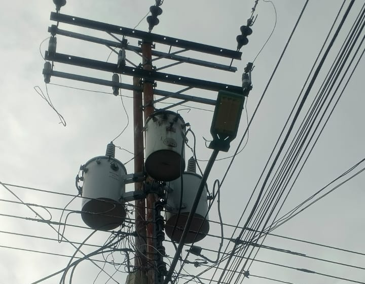 Tras dos meses sin luz 220Habitantes de la Urb. Agustín Codazzidenuncian «indiferencia total» de Corpoelec