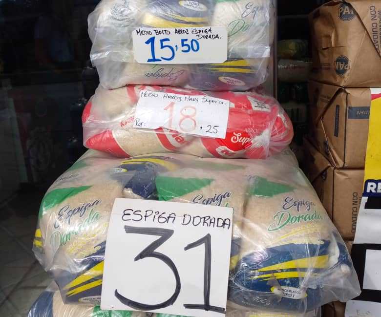 Dependiendo de la marcaEntre 15 y.31 dólares se vendemedio bulto de arroz en comercios