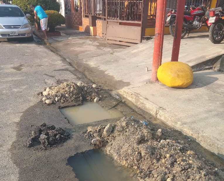 Bote de agua reportan desde hacevarios meses en la Cinqueña III