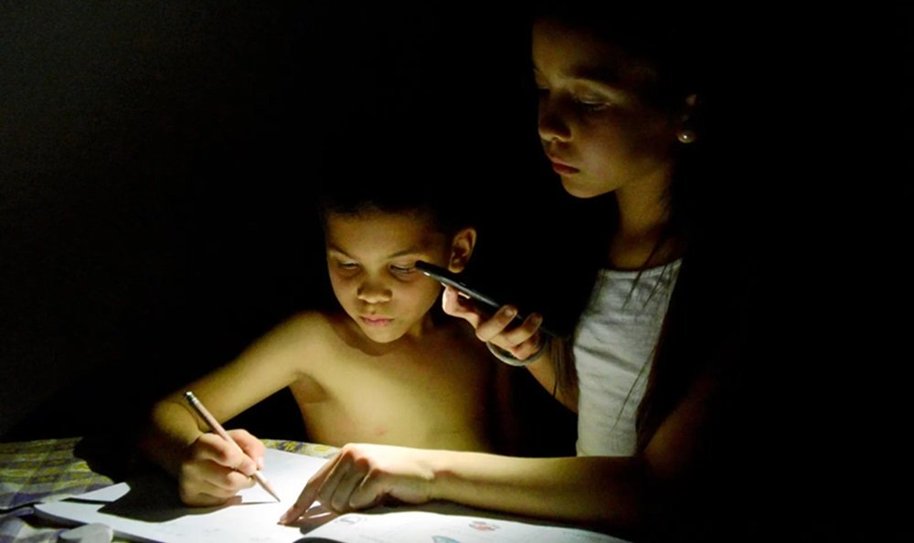 Advierten que constantes cortes de luzafectan la salud mental en los niños