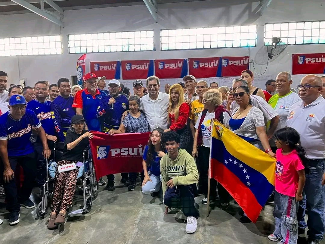 Con presencia del Gobernador Adán ChávezEquipo político comunal del PSUVse conformó en comuna la Carolina