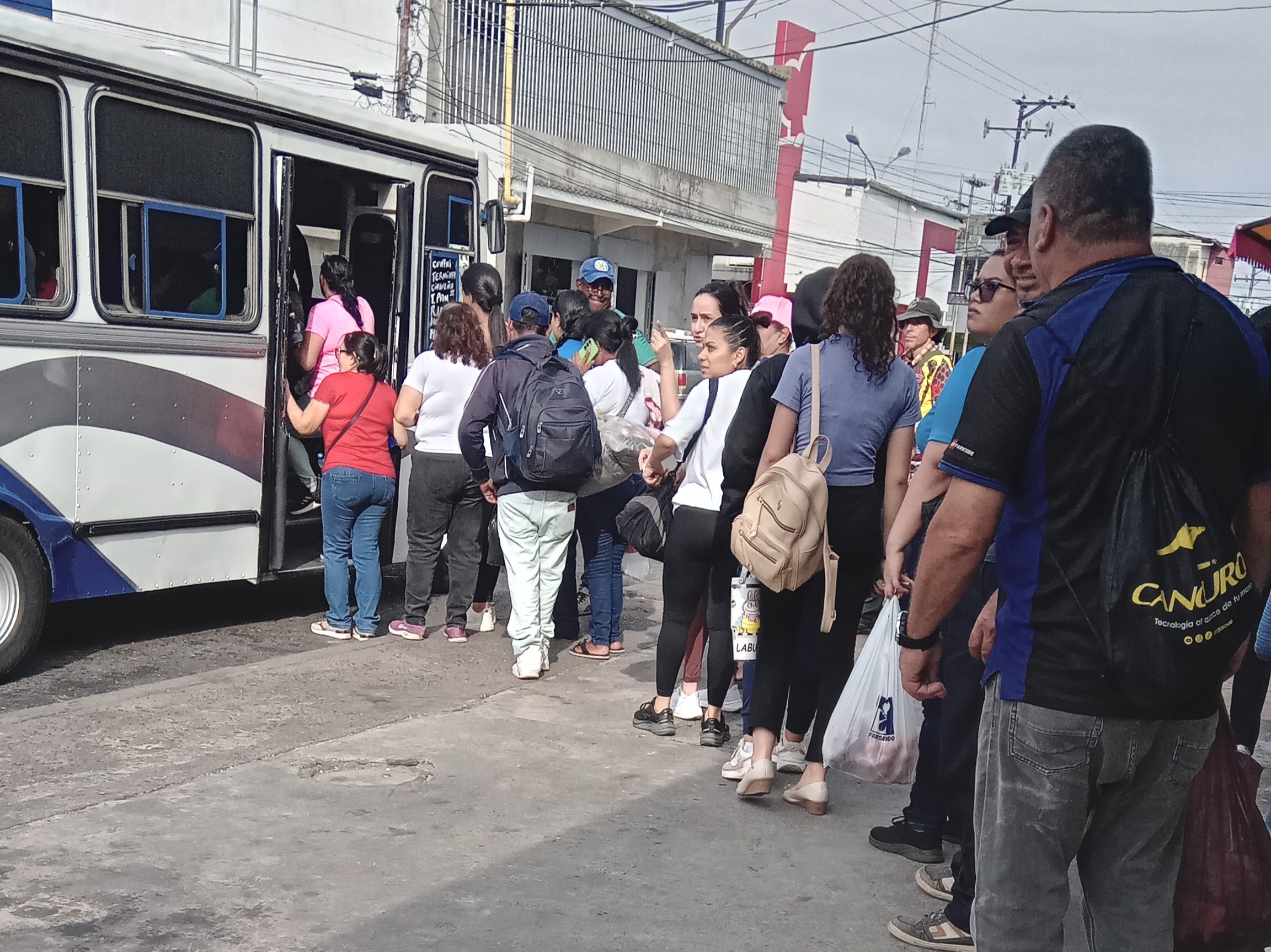Si usa dos rutas5 mil 600 bolívares tendrá que tenerun trabajador para cubrir pasajes al mes