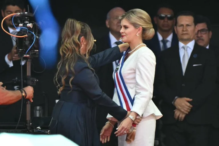 Laura Fernández jura como la presidenta número 50 en la historia de Costa Rica