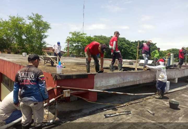 De manera articuladaMPPS, gobernación y alcaldía iniciaron trabajosde impermeabilización del techo del Hospital de Socopó