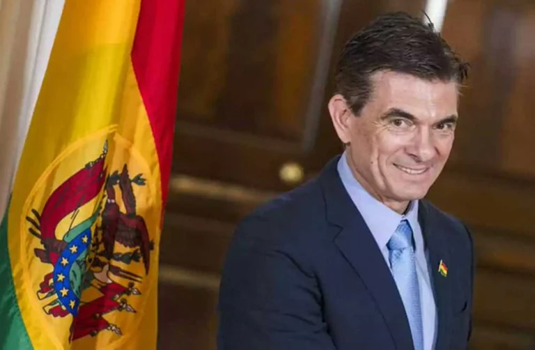Paz decreta el estado de excepción en Bolivia tras siete semanas de bloqueos de carreteras