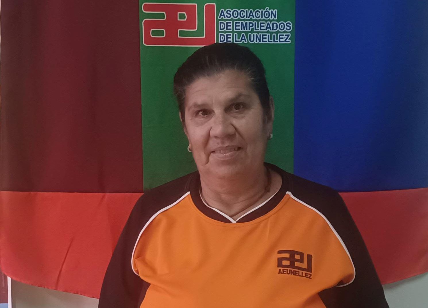 Presidenta de AEUNELLEZBrunilde Yáñez, denuncia agresiones y violencia de género durante protesta pacífica