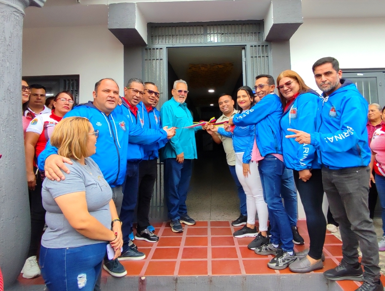 Alcalde y ConcejalesReinaugurada instalaciones delConcejo del Municipio Barinas