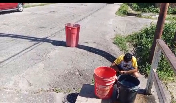 Un mes sin recibir el agua por tuberíasllevan familias del barrio Coromoto