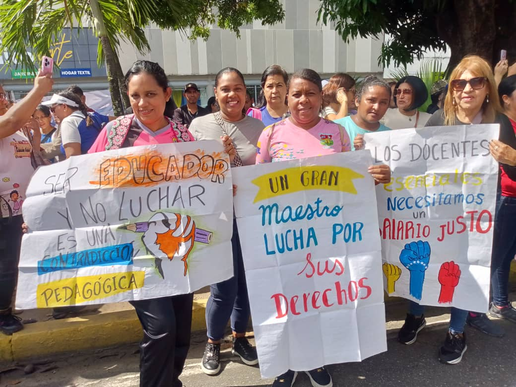 Paro activo en las callesFENATEV Barinas exige fin de la crisis laboral ydenuncia destitución injustificada de docentes
