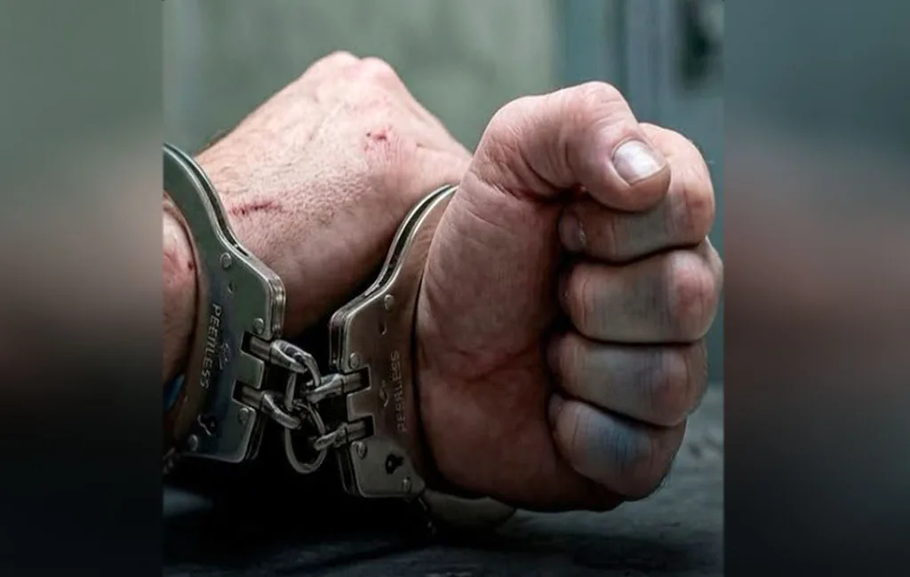Detenidos madre y padrastro que indujeron el suicidio de su hija de 14 años