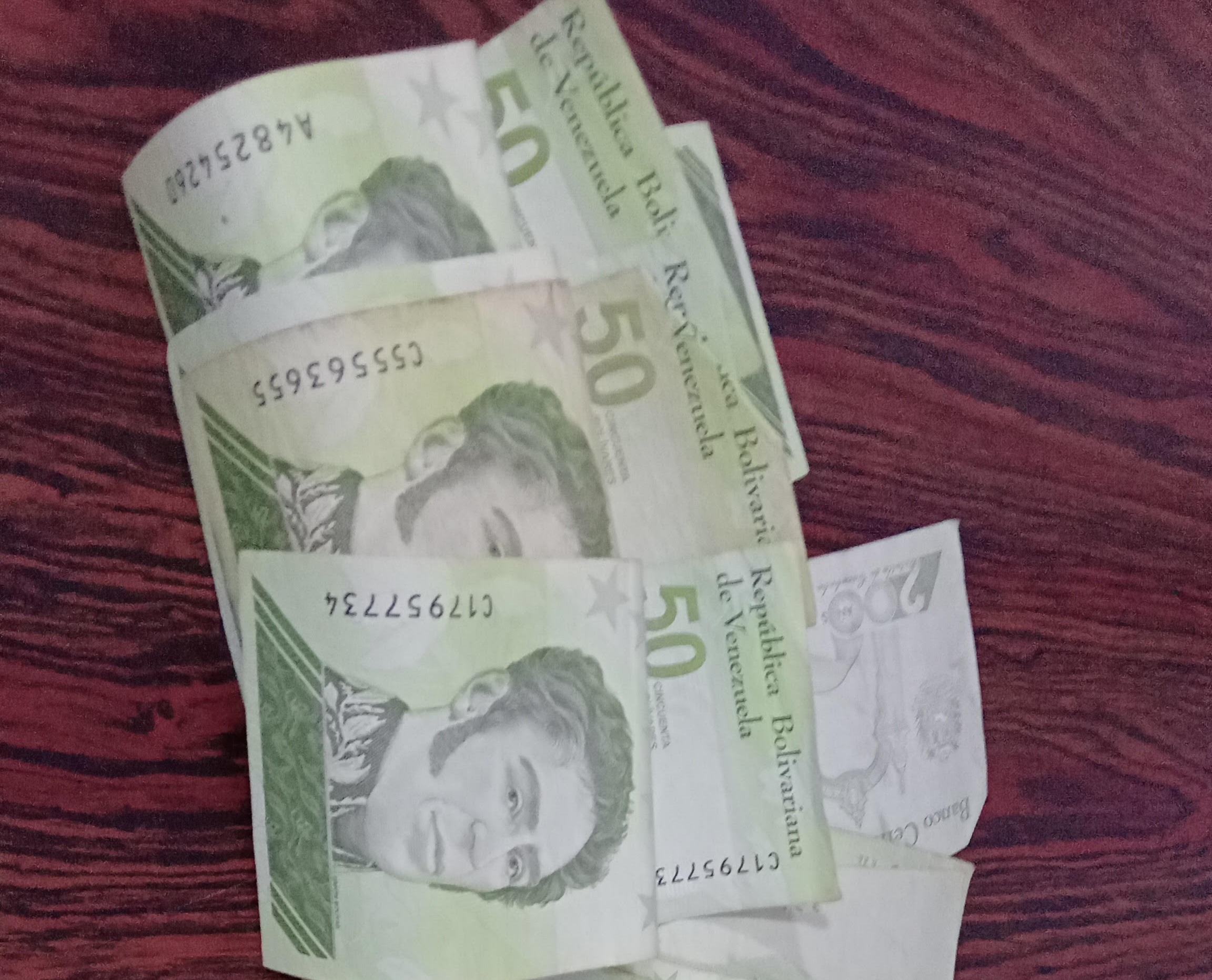 Algunos conductores del transporte urbanono dan vuelto y se quedan con los 10 bolívares