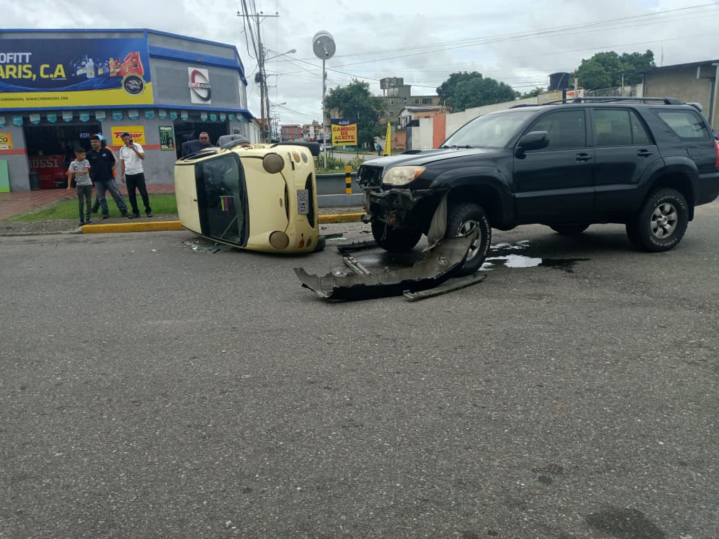 Colisión de Vehiculos dejasaldo de dos personas lesionadas