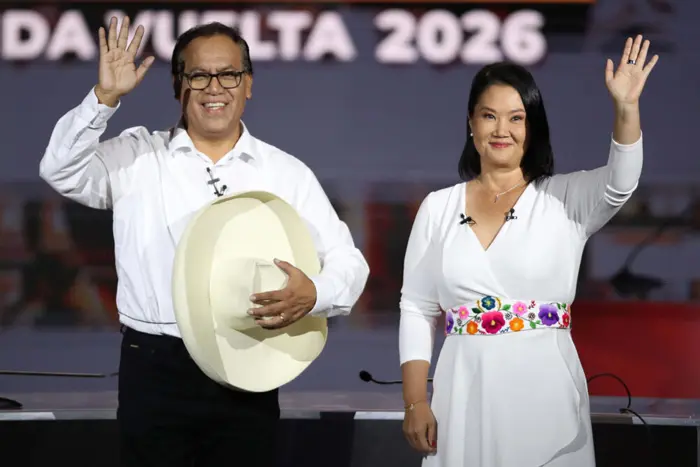EMPATE TÉCNICO: Sánchez supera a Fujimori en el conteo en Perú