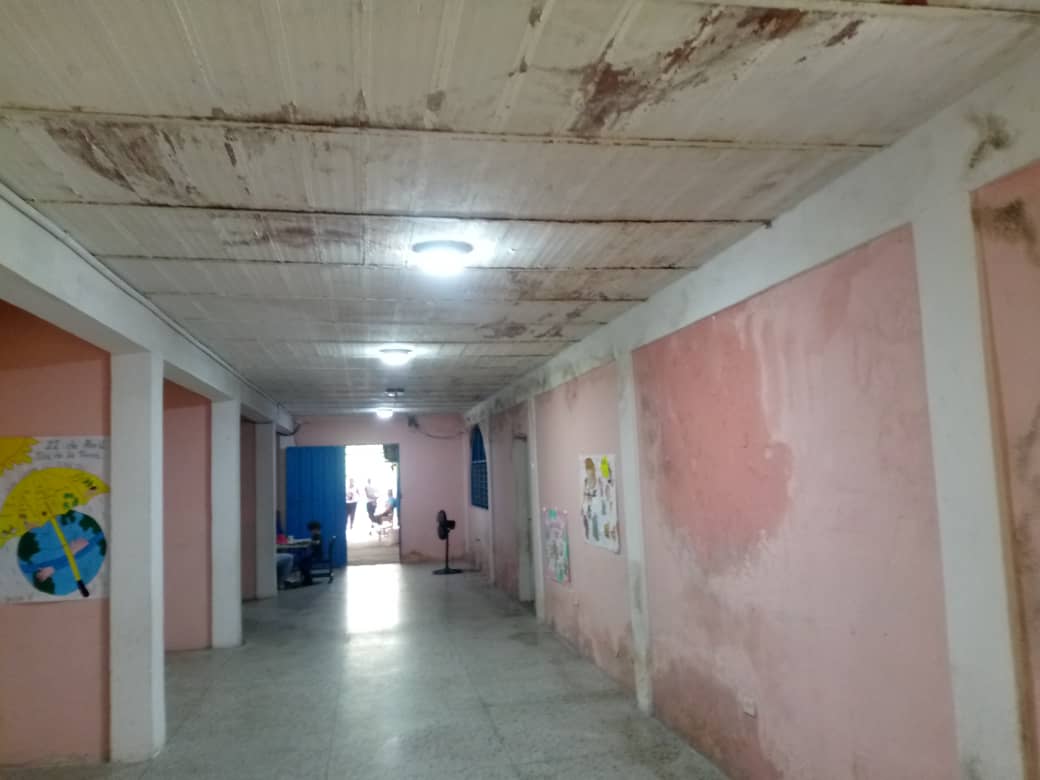 C E.I. Beatriz de Hernández en precariascondiciones por filtraciones