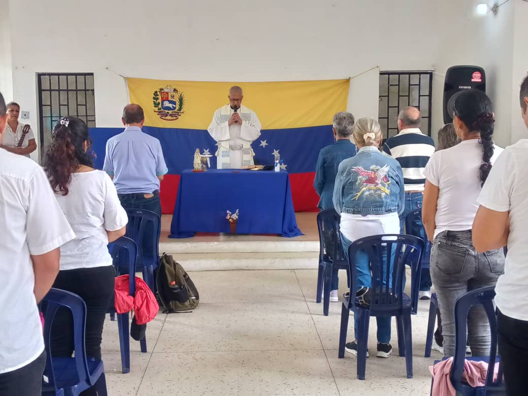 Exigen atención médica a docentesCoalición sindical del magisterio barinésse une en oración por las víctimas