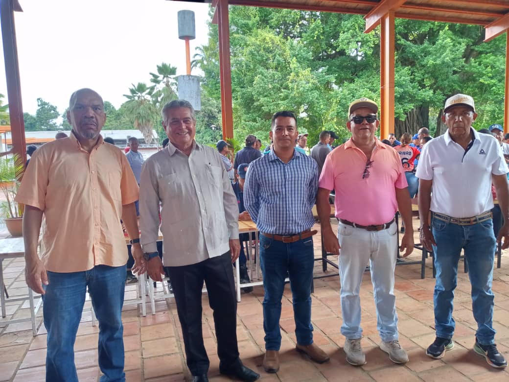 Aguas negras corren por laintercomunal Barinas-Barinitas