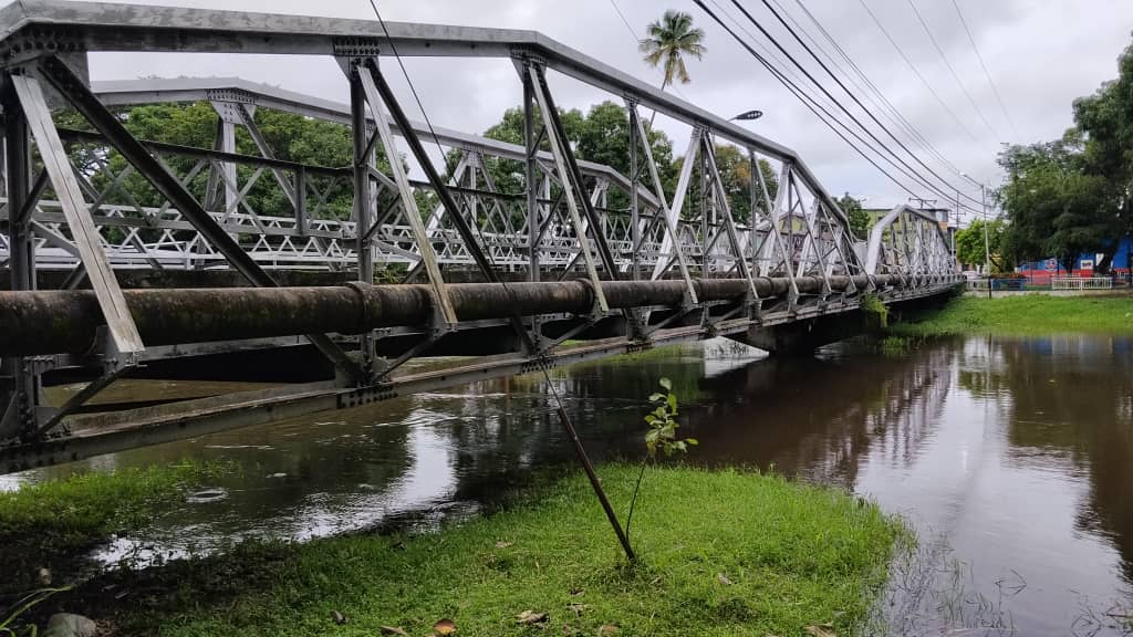 Alerta en el municipio Rojas:Comunidad advierte sobre riesgo de colapsoen el puente principal de libertad