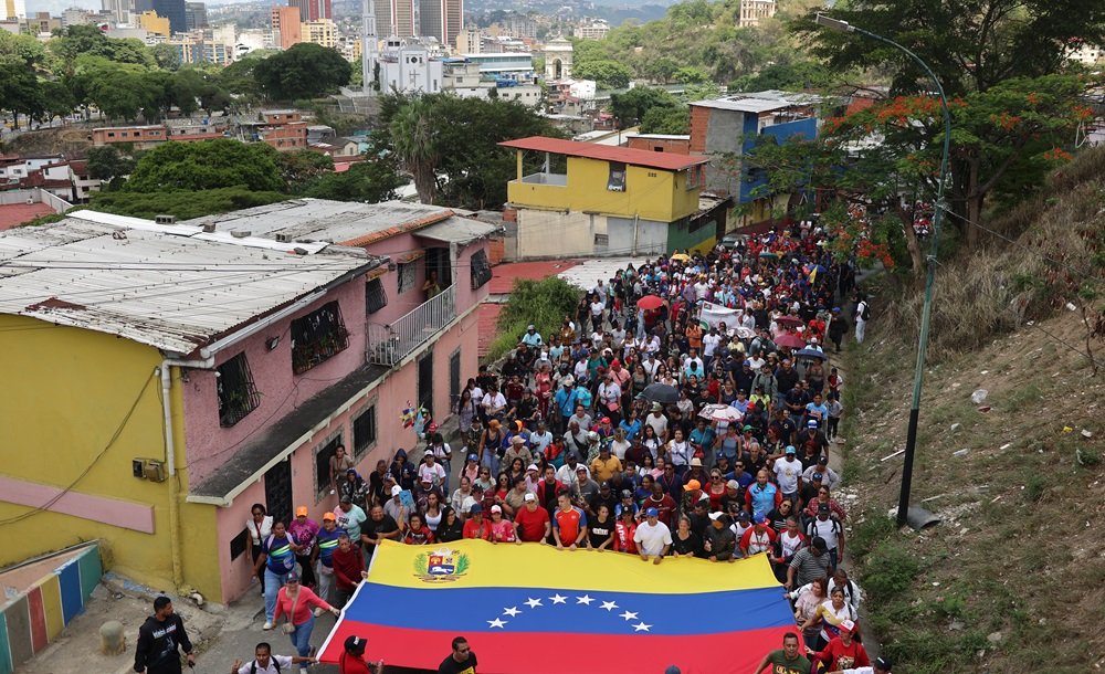 Oficialismo marcha por Chávez y olvidaa Maduro con su “aplastante mayoría” del 28J