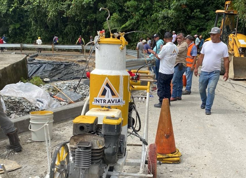 Presidente de IntravialTrabajo mancomunado fortalece trabajos de estabilización y seguridad vial en el sector El Celoso