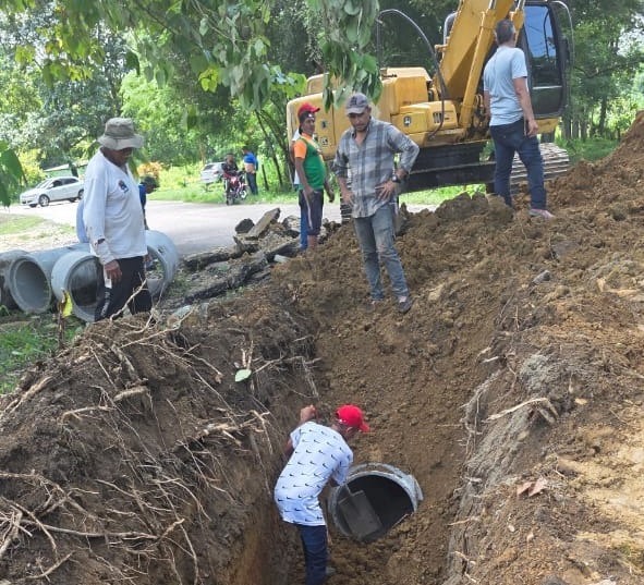 Fortalecen sistema de drenaje pluvialen la parroquia Torunos