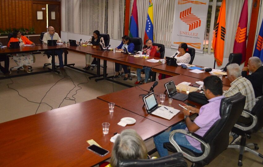 Se declara en asamblea permanente                   Intergremial de la Unellez acudirá al TSJ tras imposición de horario completo sin salario digno