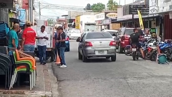 Anarquía reina en algunos puntos del centrode Barinas y comercios se apoderan de las aceras
