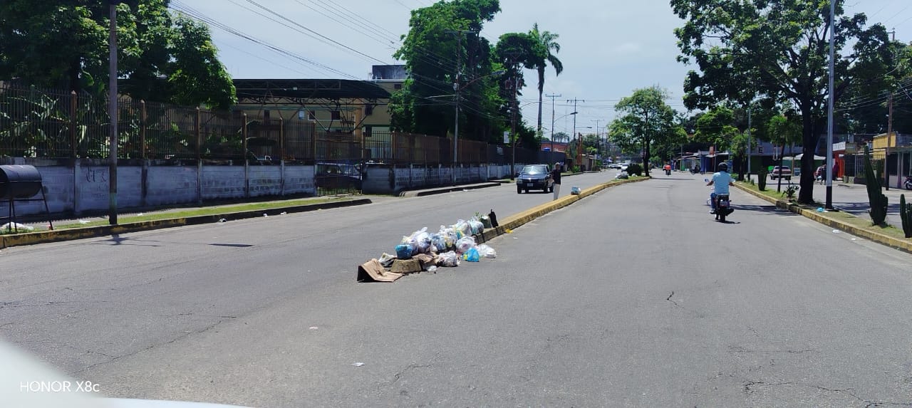Por la Palacio Fajardo esperanpaso del servicio de aseo urbano