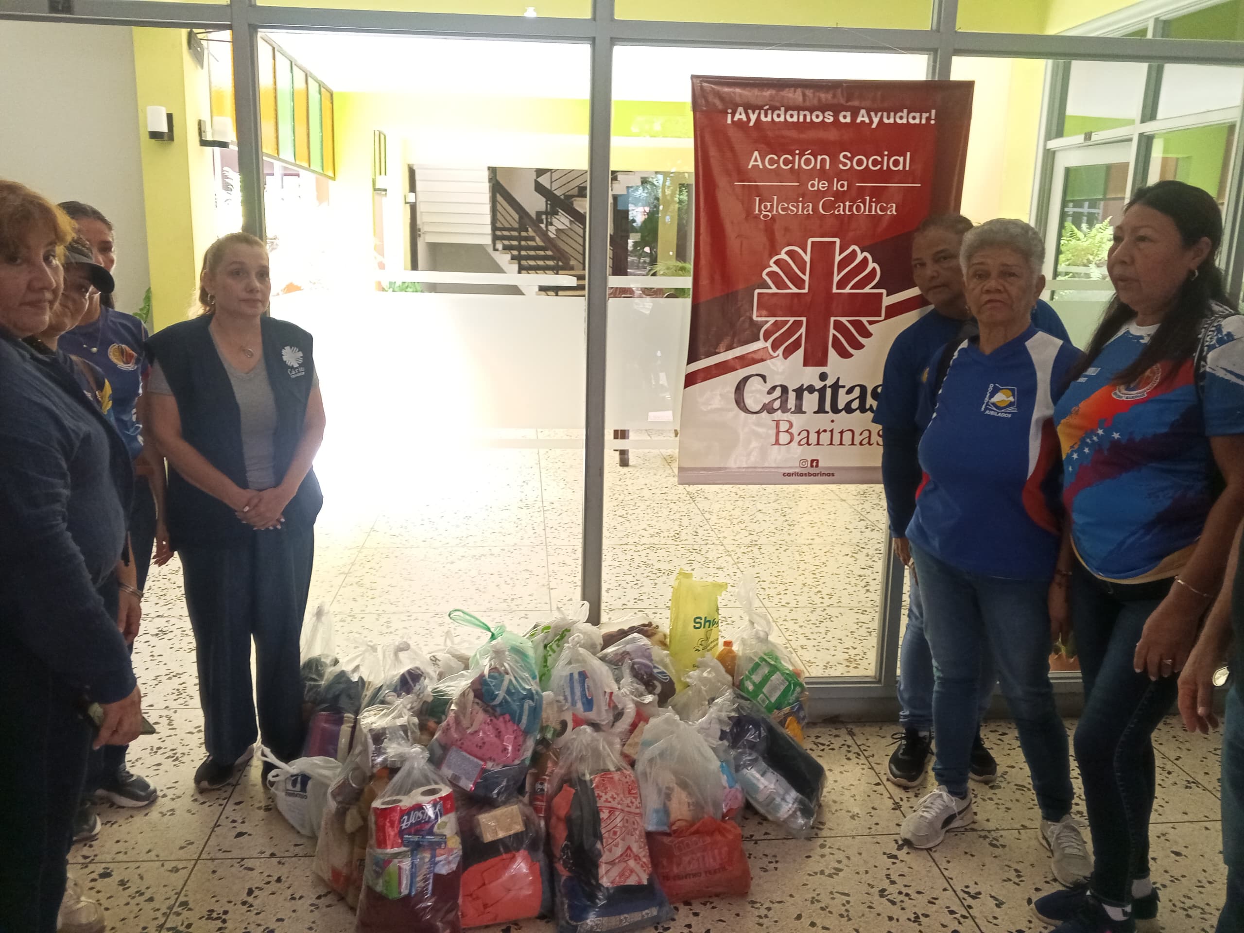Aportes para víctimas del terremoto entregócoalición sindical de educación en Caritas