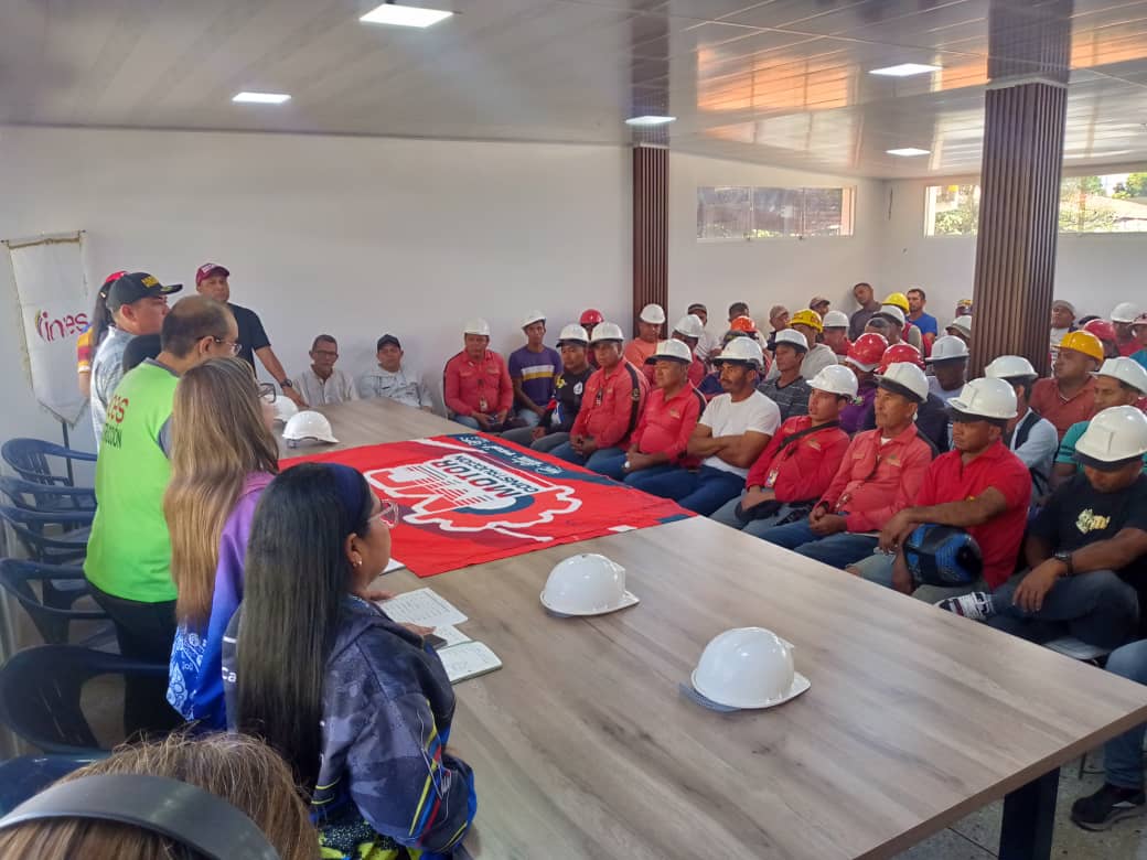Desde la casa de los trabajadores                 Barinas se sumó a formación del motor construcción con registro de los trabajadores en el INCES