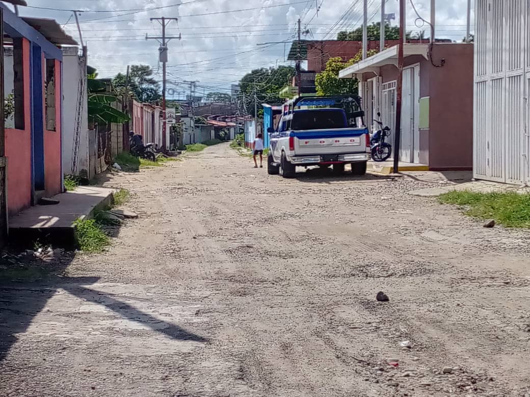 Asfaltado piden vecinospara el barrio El Continental
